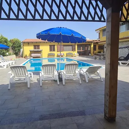 فيلة Con Piscina