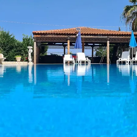 Con Piscina فيلة